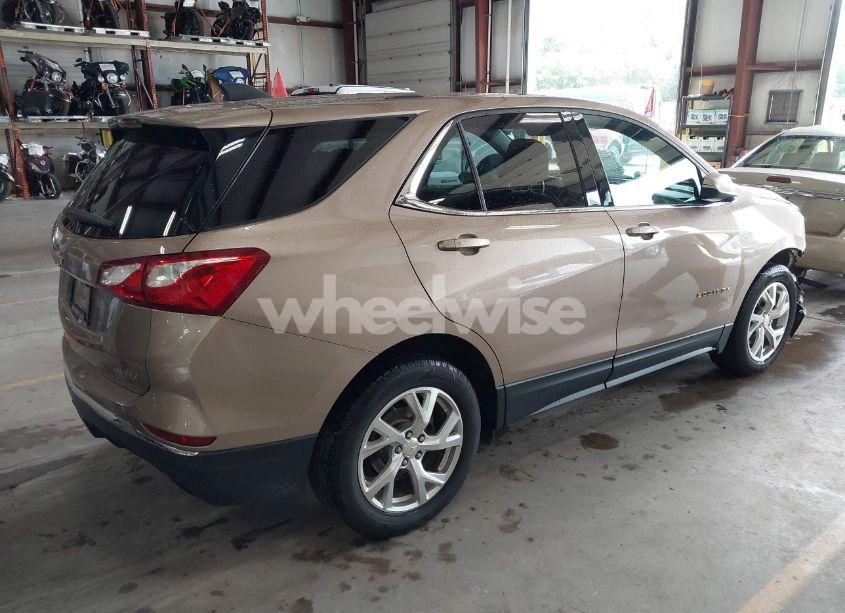 Photo 4 of 2018 Chevrolet Equinox LT (VIN 2GNAXTEX4J6221219)