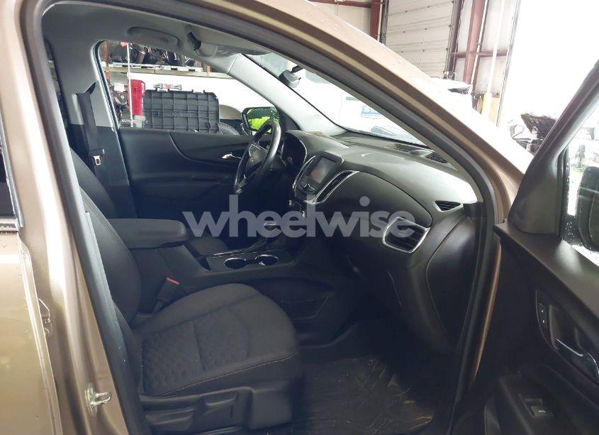 Photo 5 of 2018 Chevrolet Equinox LT (VIN 2GNAXTEX4J6221219)