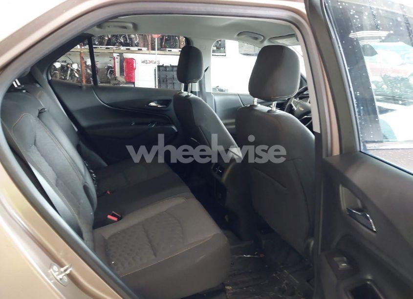 Photo 8 of 2018 Chevrolet Equinox LT (VIN 2GNAXTEX4J6221219)