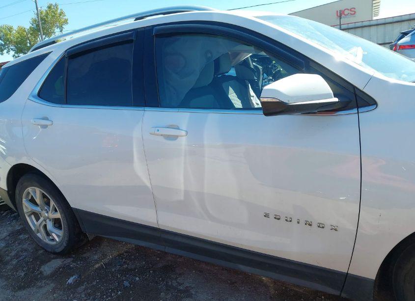 Photo 14 of 2018 Chevrolet Equinox LT (VIN 2GNAXTEX5J6321278)