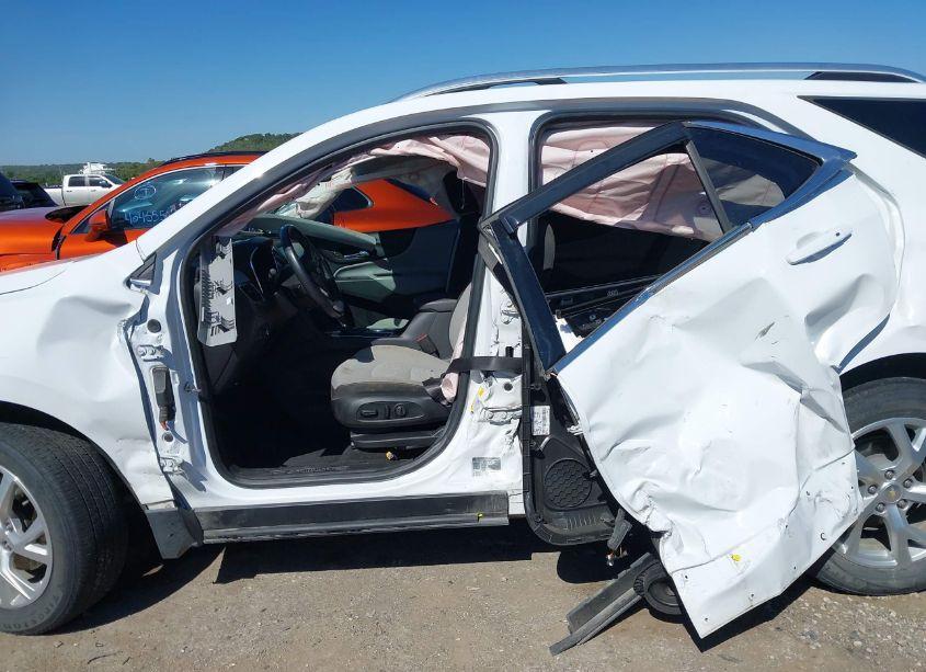 Photo 15 of 2018 Chevrolet Equinox LT (VIN 2GNAXTEX5J6321278)