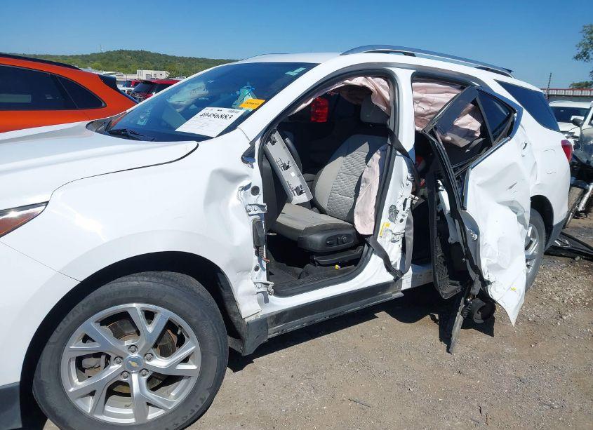 Photo 6 of 2018 Chevrolet Equinox LT (VIN 2GNAXTEX5J6321278)