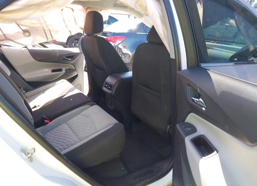 Photo 8 of 2018 Chevrolet Equinox LT (VIN 2GNAXTEX5J6321278)