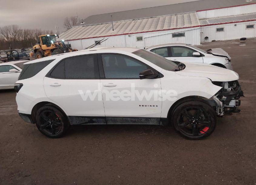 Photo 13 of 2018 Chevrolet Equinox LT (VIN 2GNAXTEX5J6344446)