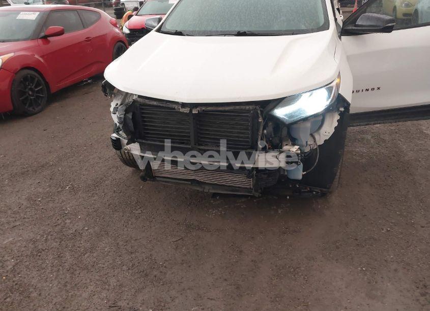 Photo 6 of 2018 Chevrolet Equinox LT (VIN 2GNAXTEX5J6344446)