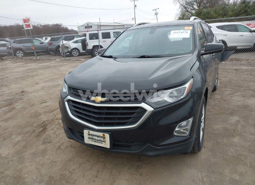 Photo 2 of 2018 Chevrolet Equinox LT (VIN 2GNAXTEX5J6344804)