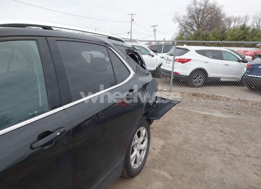 Photo 6 of 2018 Chevrolet Equinox LT (VIN 2GNAXTEX5J6344804)