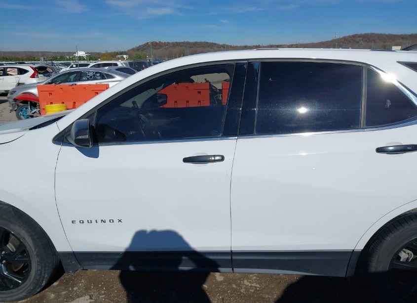 Photo 14 of 2018 Chevrolet Equinox LT (VIN 2GNAXTEX6J6237874)