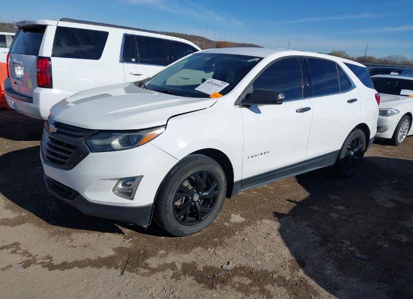 Photo 2 of 2018 Chevrolet Equinox LT (VIN 2GNAXTEX6J6237874)