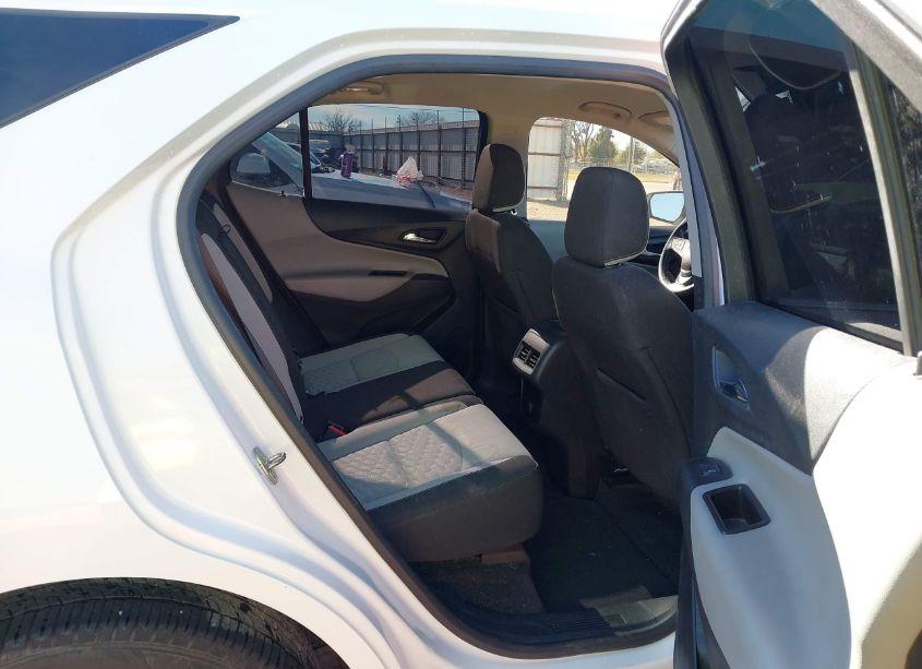 Photo 8 of 2018 Chevrolet Equinox LT (VIN 2GNAXTEX6J6237874)