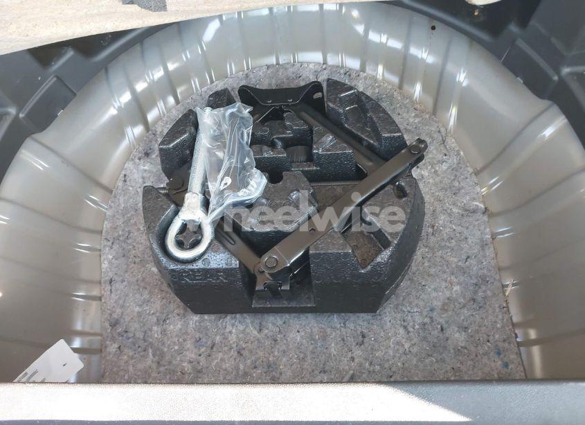 Photo 12 of 2018 Chevrolet Equinox LT (VIN 2GNAXTEX7J6156785)