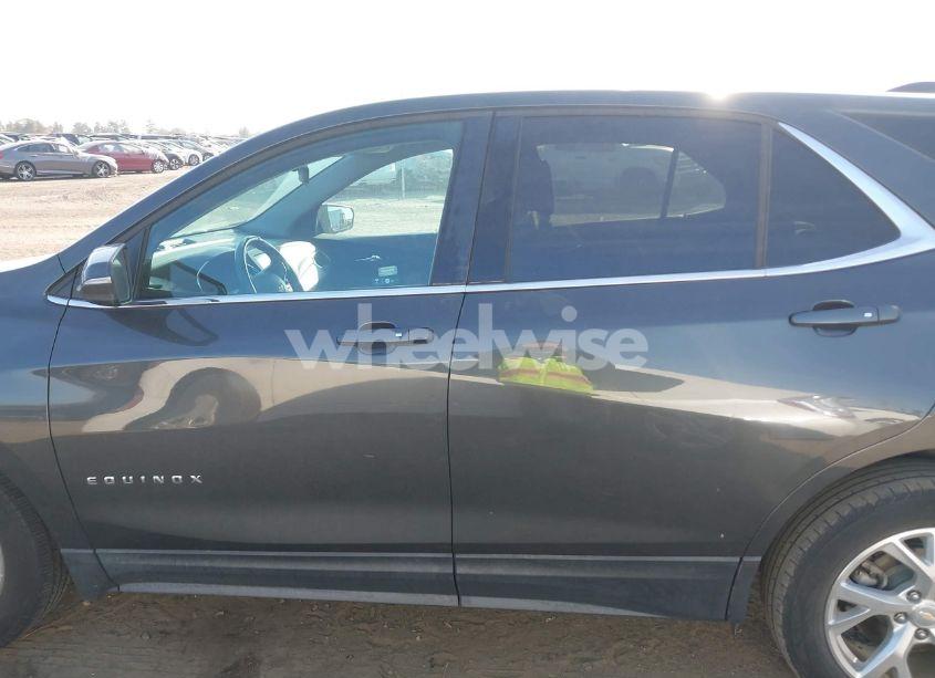 Photo 15 of 2018 Chevrolet Equinox LT (VIN 2GNAXTEX7J6156785)