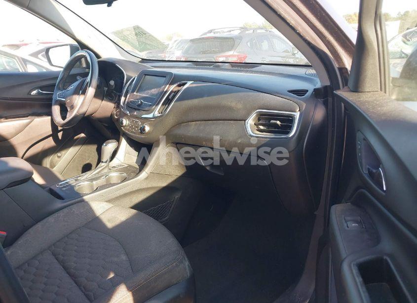 Photo 5 of 2018 Chevrolet Equinox LT (VIN 2GNAXTEX7J6156785)