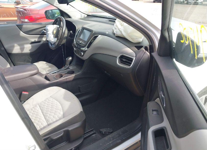 Photo 5 of 2018 Chevrolet Equinox LT (VIN 2GNAXTEX7J6257227)