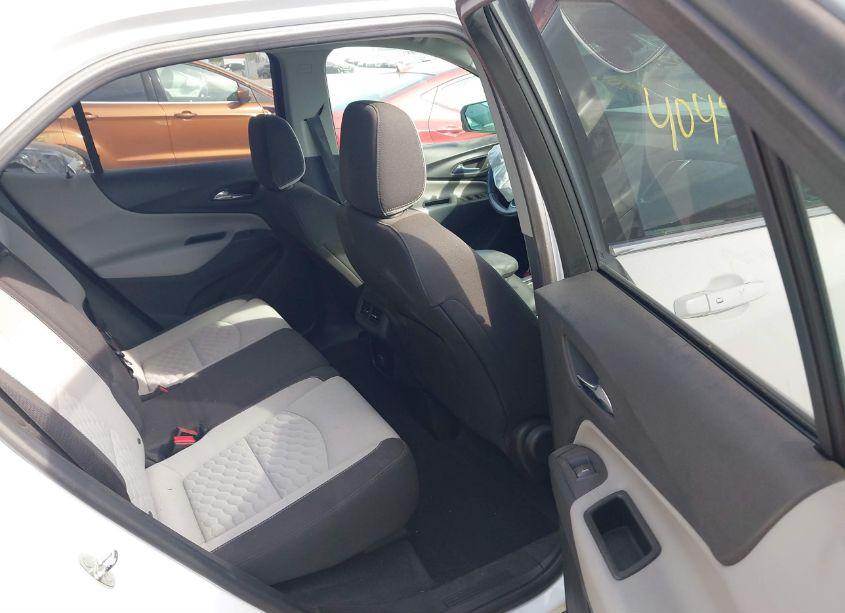 Photo 8 of 2018 Chevrolet Equinox LT (VIN 2GNAXTEX7J6257227)