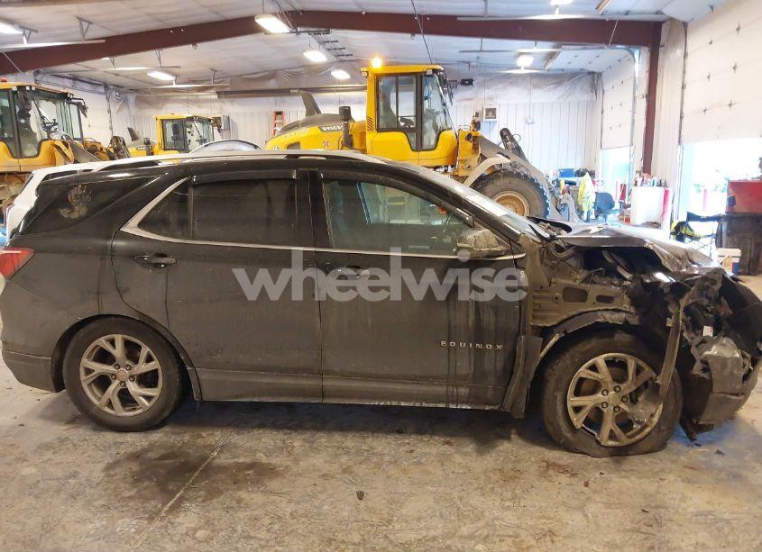 Photo 14 of 2018 Chevrolet Equinox LT (VIN 2GNAXTEX8J6273503)