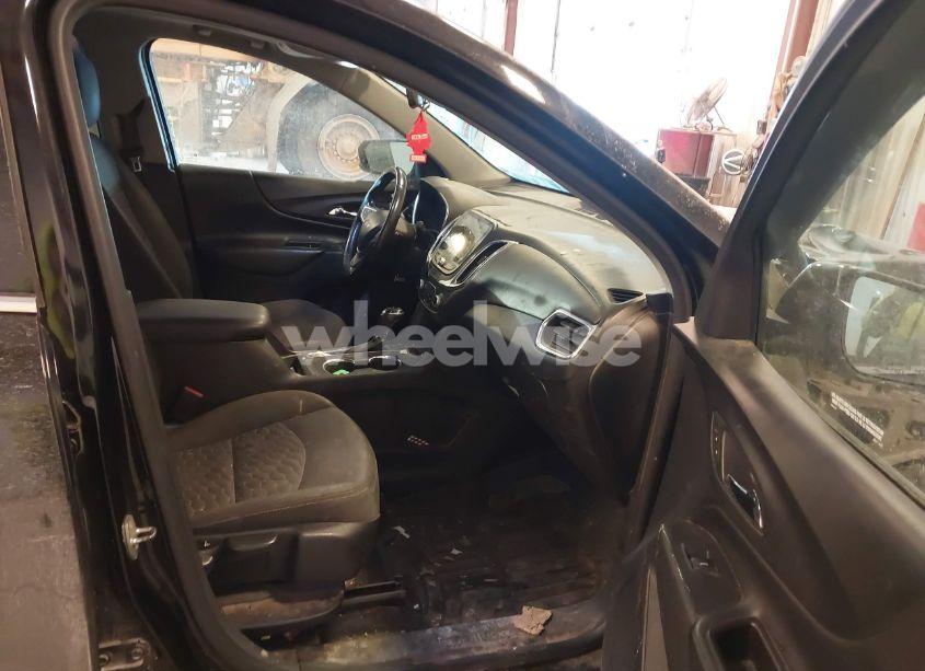 Photo 5 of 2018 Chevrolet Equinox LT (VIN 2GNAXTEX8J6273503)