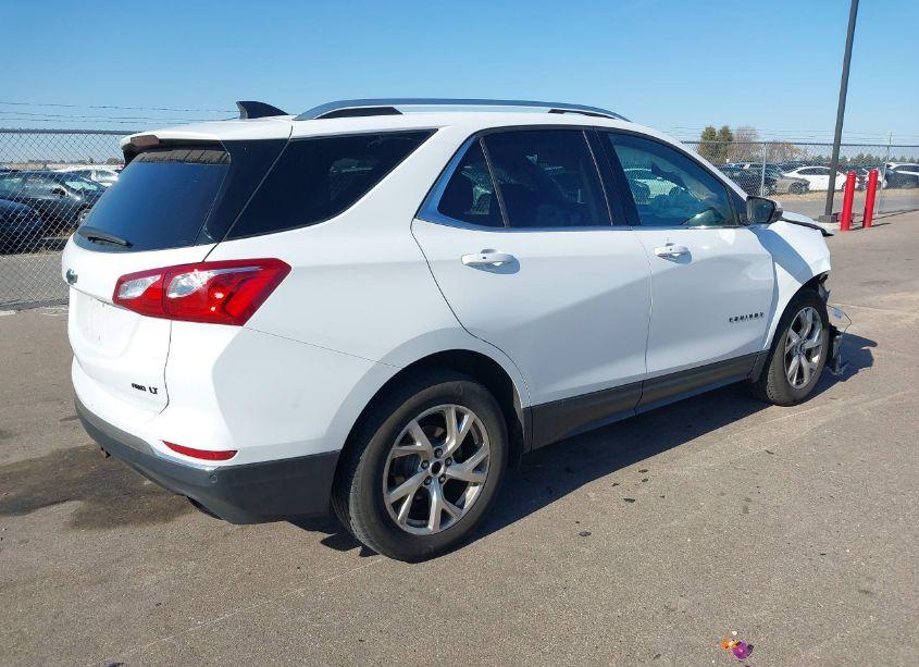 Photo 4 of 2018 Chevrolet Equinox LT (VIN 2GNAXTEX8J6282251)