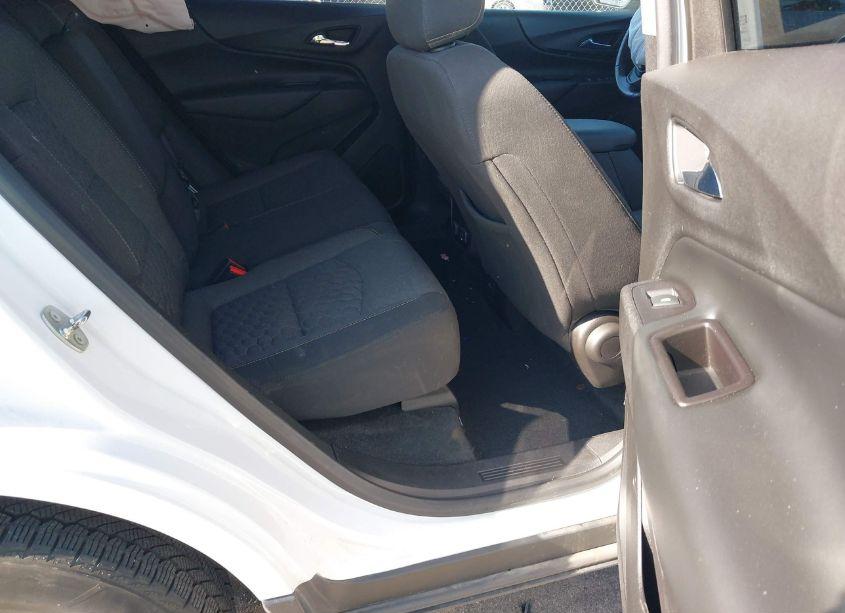 Photo 8 of 2018 Chevrolet Equinox LT (VIN 2GNAXTEX8J6282251)