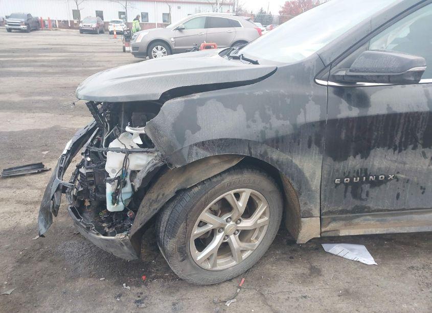 Photo 6 of 2018 Chevrolet Equinox LT (VIN 2GNAXTEX9J6231468)