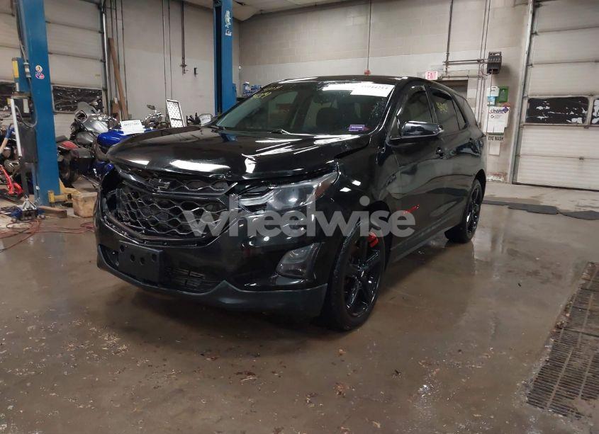 Photo 2 of 2018 Chevrolet Equinox LT (VIN 2GNAXTEX9J6258637)