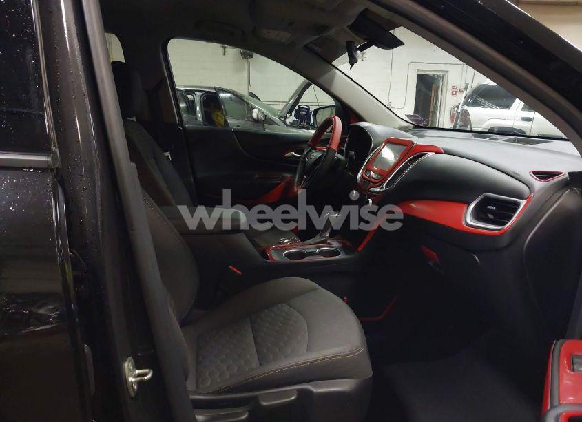 Photo 5 of 2018 Chevrolet Equinox LT (VIN 2GNAXTEX9J6258637)