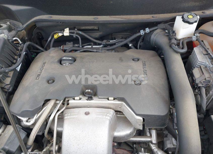 Photo 10 of 2018 Chevrolet Equinox LT (VIN 2GNAXTEX9J6291170)