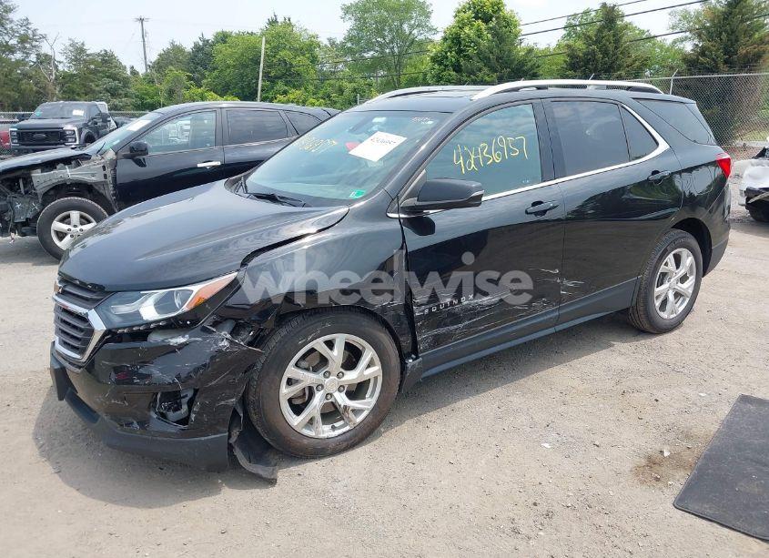 Photo 2 of 2018 Chevrolet Equinox LT (VIN 2GNAXTEX9J6291170)