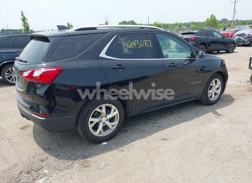 Photo 4 of 2018 Chevrolet Equinox LT (VIN 2GNAXTEX9J6291170)