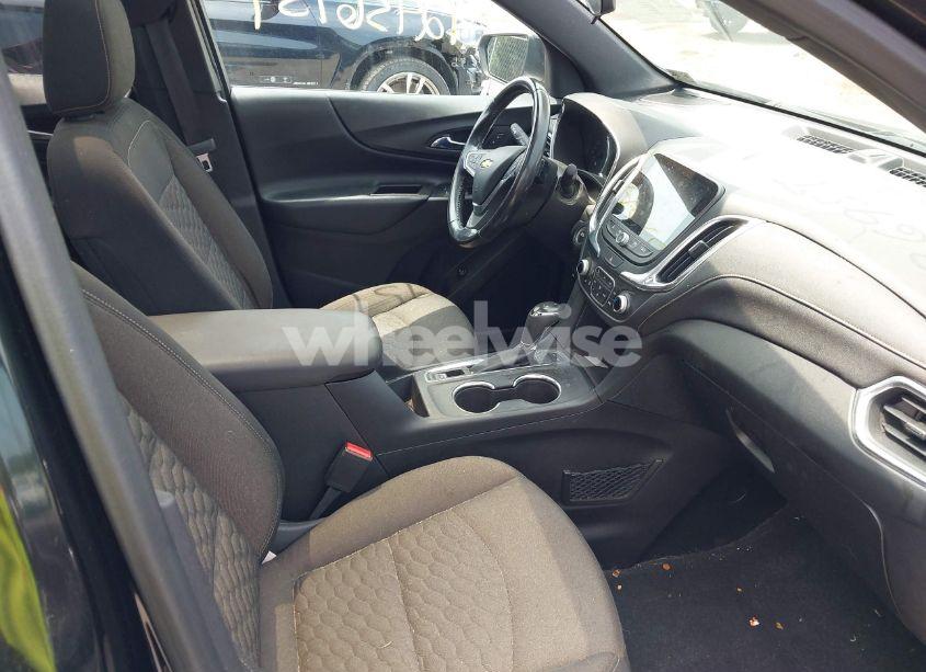 Photo 5 of 2018 Chevrolet Equinox LT (VIN 2GNAXTEX9J6291170)