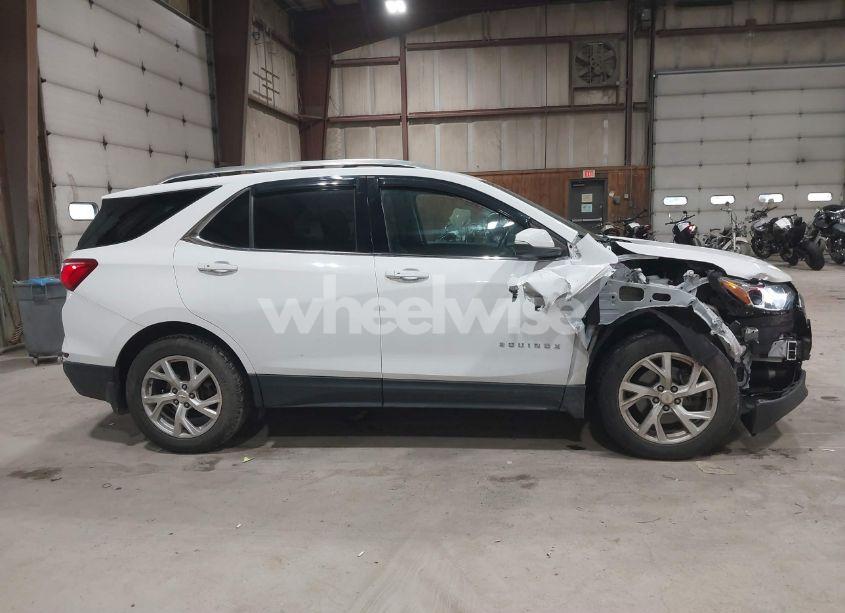 Photo 13 of 2018 Chevrolet Equinox LT (VIN 2GNAXTEX9J6335099)