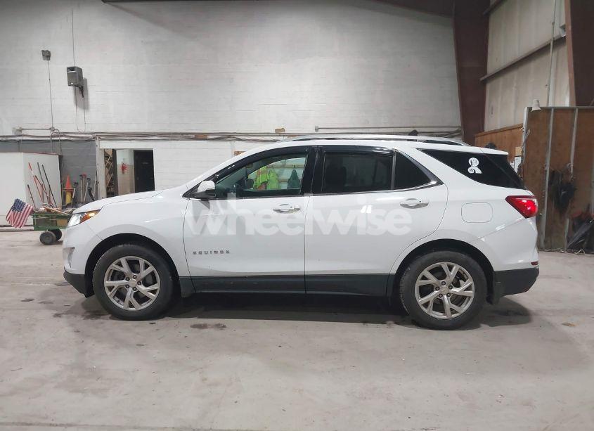 Photo 14 of 2018 Chevrolet Equinox LT (VIN 2GNAXTEX9J6335099)