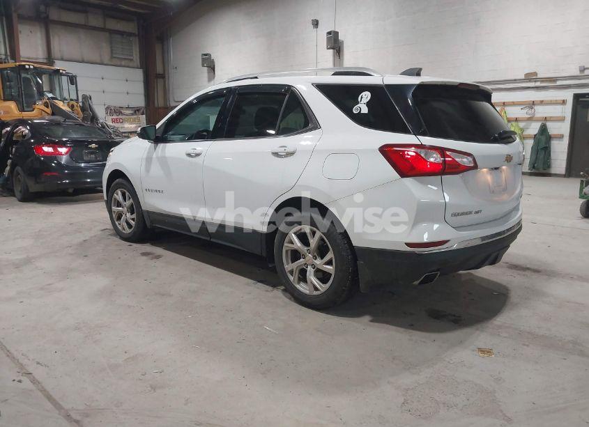 Photo 3 of 2018 Chevrolet Equinox LT (VIN 2GNAXTEX9J6335099)