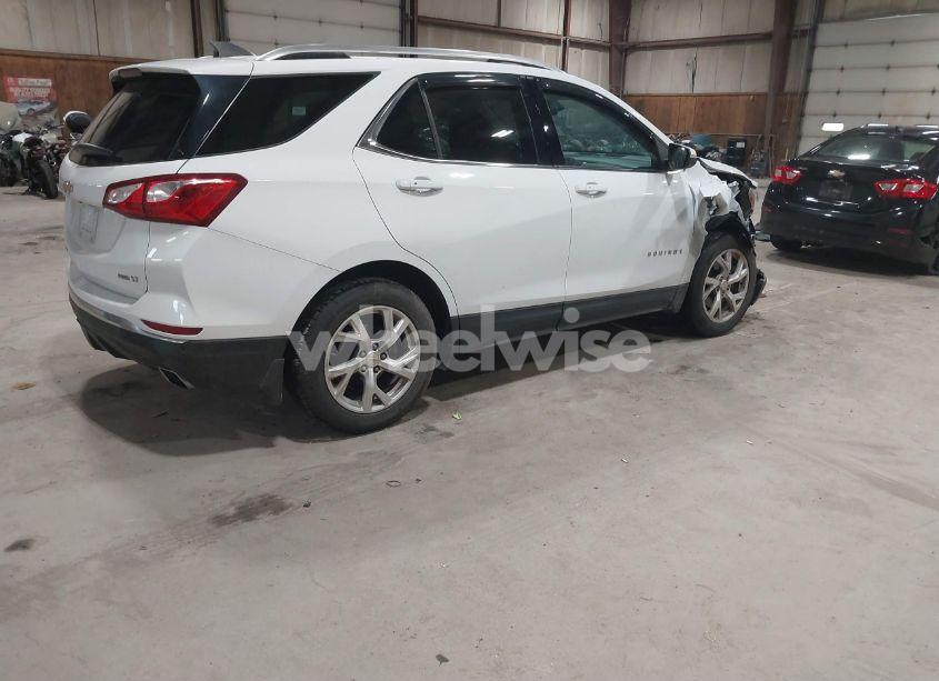 Photo 4 of 2018 Chevrolet Equinox LT (VIN 2GNAXTEX9J6335099)
