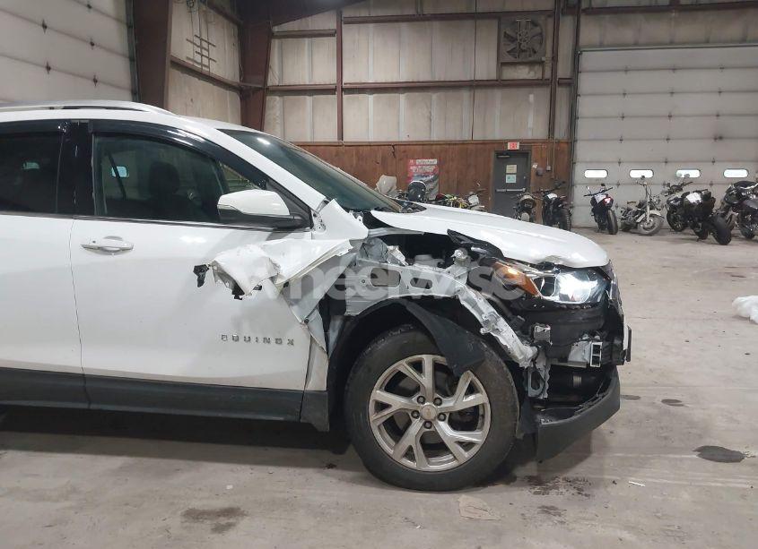 Photo 6 of 2018 Chevrolet Equinox LT (VIN 2GNAXTEX9J6335099)