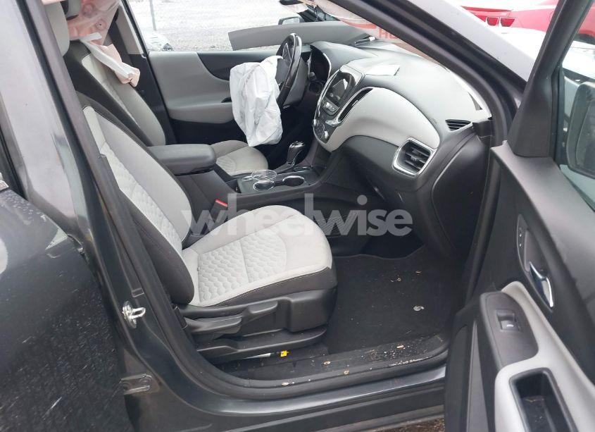 Photo 5 of 2019 Chevrolet Equinox LT (VIN 2GNAXUEV0K6121690)