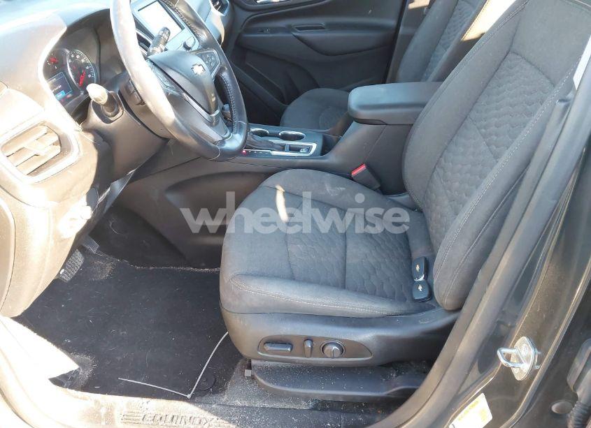 Photo 5 of 2019 Chevrolet Equinox LT (VIN 2GNAXUEV0K6191853)