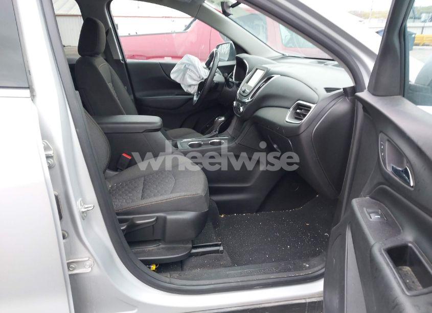 Photo 5 of 2019 Chevrolet Equinox LT (VIN 2GNAXUEV0K6262789)