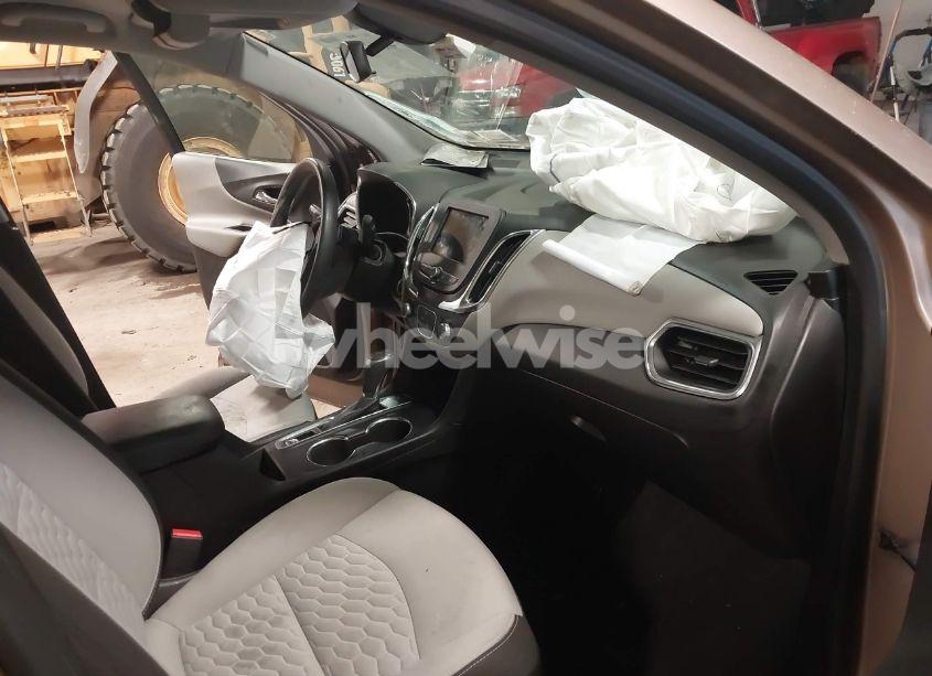 Photo 5 of 2019 Chevrolet Equinox LT (VIN 2GNAXUEV0K6279088)