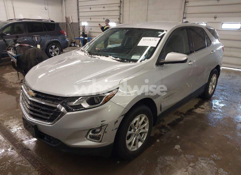 Photo 2 of 2019 Chevrolet Equinox LT (VIN 2GNAXUEV0K6279625)