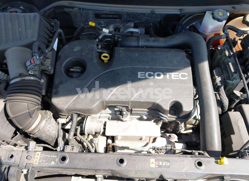 Photo 10 of 2022 Chevrolet Equinox AWD LT (VIN 2GNAXUEV0N6110449)