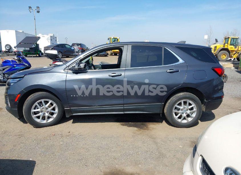 Photo 14 of 2022 Chevrolet Equinox AWD LT (VIN 2GNAXUEV0N6110449)