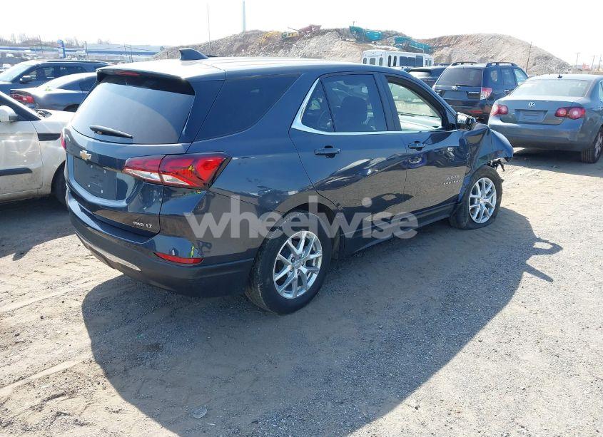 Photo 4 of 2022 Chevrolet Equinox AWD LT (VIN 2GNAXUEV0N6110449)
