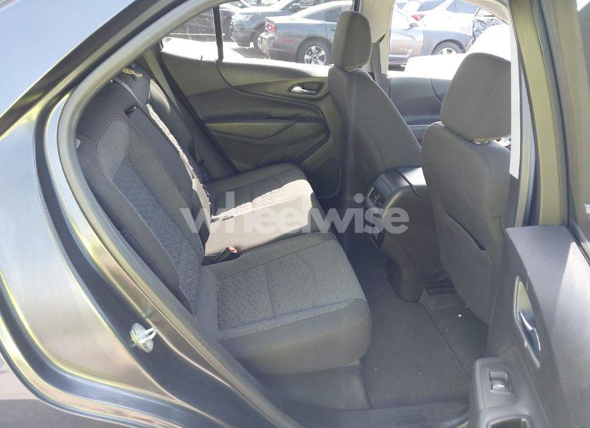 Photo 8 of 2022 Chevrolet Equinox AWD LT (VIN 2GNAXUEV0N6110449)