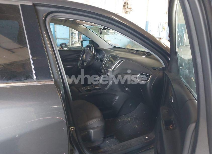 Photo 5 of 2019 Chevrolet Equinox LT (VIN 2GNAXUEV1K6102307)