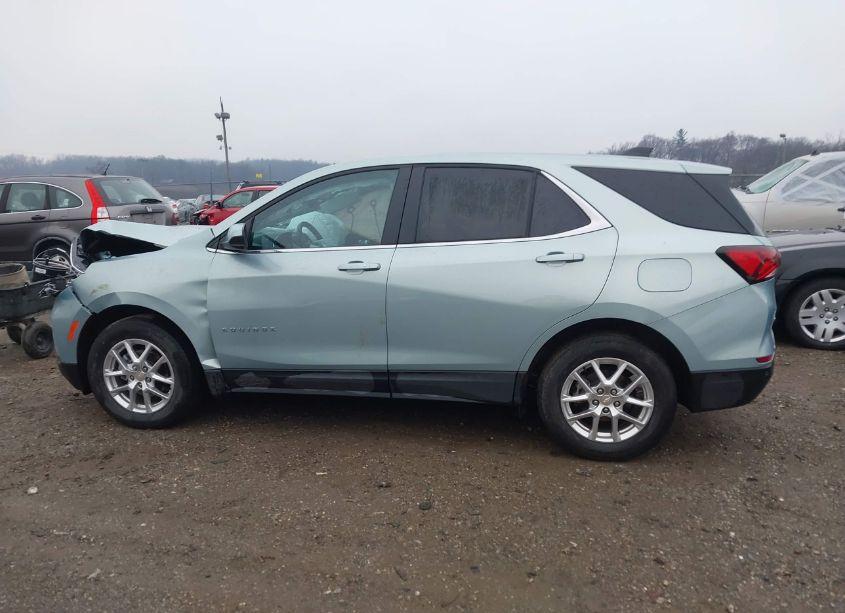 Photo 14 of 2022 Chevrolet Equinox AWD LT (VIN 2GNAXUEV1N6142438)