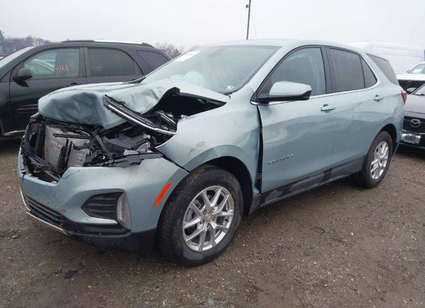 Photo 2 of 2022 Chevrolet Equinox AWD LT (VIN 2GNAXUEV1N6142438)