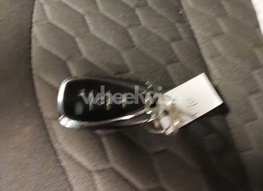 Photo 11 of 2019 Chevrolet Equinox LT (VIN 2GNAXUEV2K6112697)