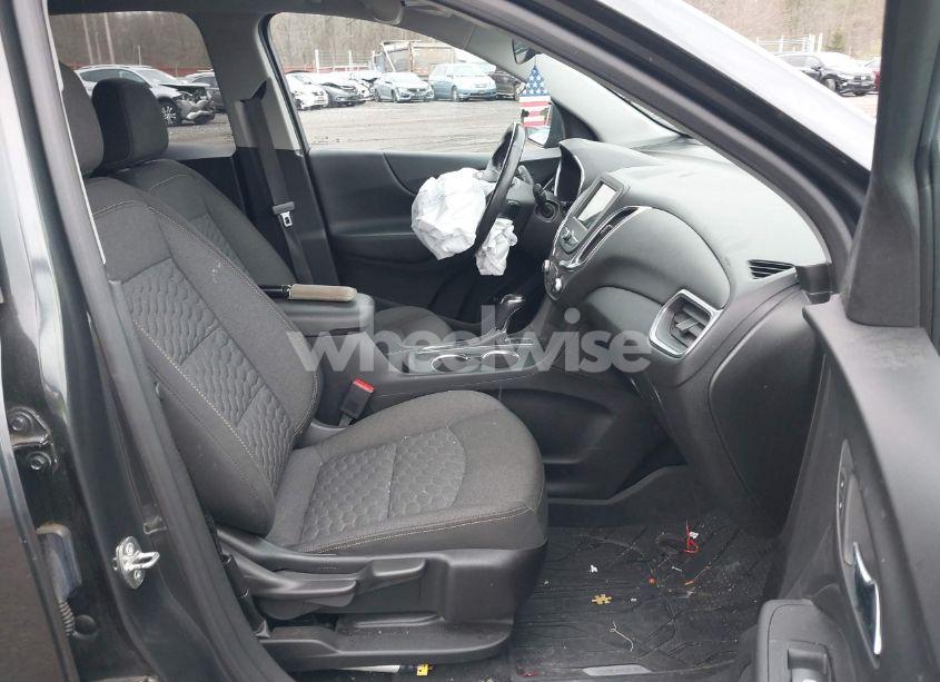 Photo 5 of 2019 Chevrolet Equinox LT (VIN 2GNAXUEV2K6173922)