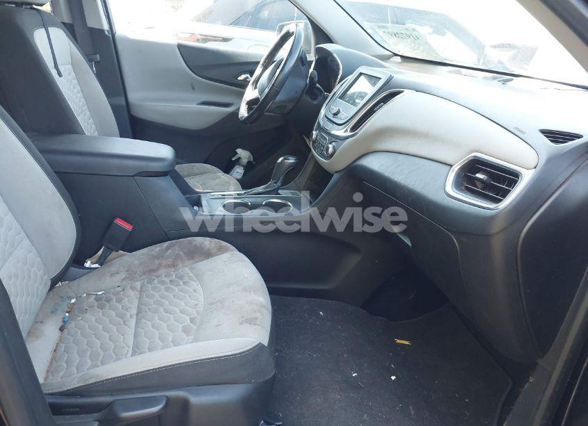 Photo 5 of 2019 Chevrolet Equinox LT (VIN 2GNAXUEV2K6189571)